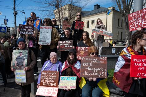 Kyiv residents rally for Ukrainian prisoners of war.