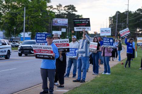 Protestors demonstrate against the death penalty.