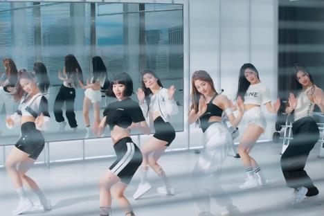 LE SSERAFIM’s “FEARLESS” Becomes Their 2nd MV To Hit 200 Million Views