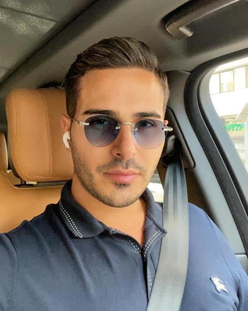 Simon Leviev in a car.