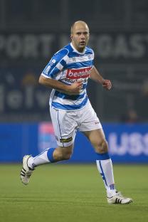 Arne Slot of PEC Zwolle playing soccer.