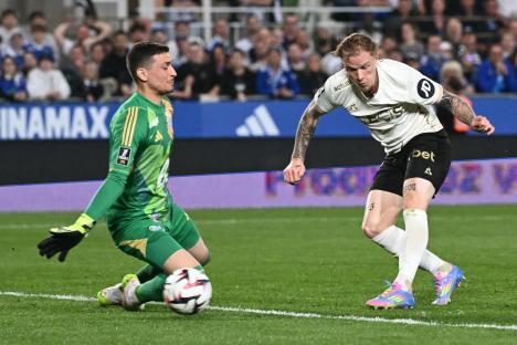Andrey Santos of Strasbourg in action during a soccer match.