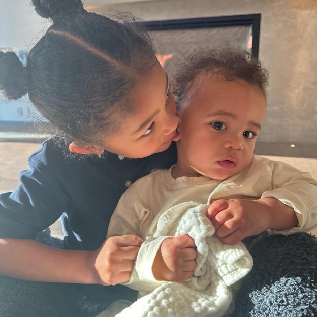 Stormi kissing her younger brother Aire.