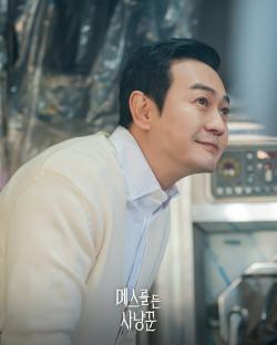 Park Yong Woo Is A Serial Killer Trying To Awaken Daughter Park Ju Hyun's Murderous Instincts In “Hunter With A Scalpel” 3