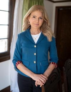 Portrait of Lisa Bloom, attorney.