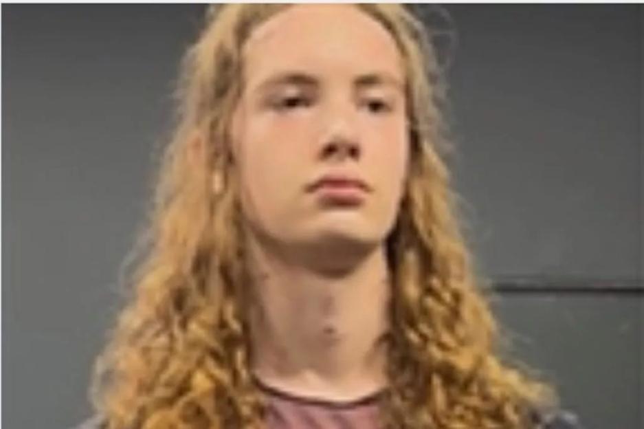 Sniffer dogs sent to find boy, 17, at abandoned building after he went missing 4 days ago as cops say ‘don’t approach’