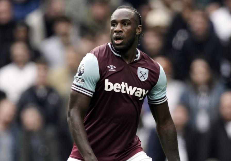 FILE - West Ham's Michail Antonio runs into position during their English Premier League soccer match against Tottenham Hotspur, at the Tottenham Hotspur Stadium in London, Saturday, Oct 19, 2024. (AP Photo/Dave Shopland, File)