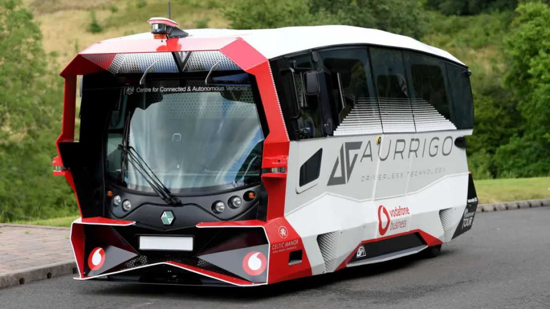 World first driverless BUS to ferry holidaymakers between terminals at major UK airport is unveiled