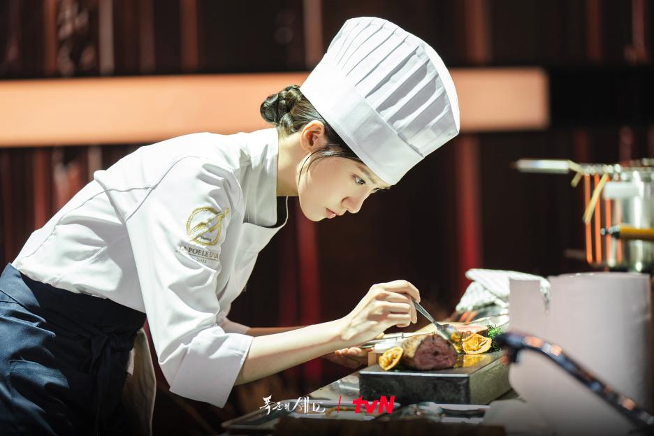 Girls&#8217; Generation&#8217;s Lim YoonA Is An Award-Winning Chef In New Drama &#8220;Bon Appétit, Your Majesty&#8221; 3