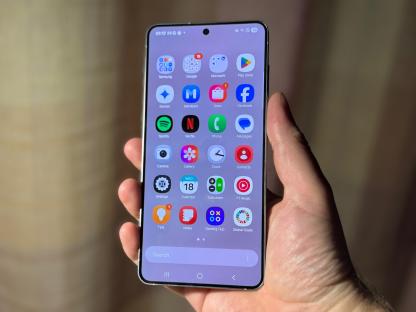 I tried Samsung’s posh new mobile that makes iPhone look like an expensive BRICK – there’s a way to save on upgrading