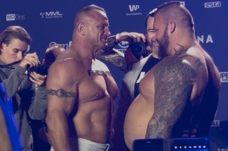 Eddie Hall and Mariusz Pudzianowski compare BELLIES in hilarious staredown after weighing combined 601LBS for KSW 105