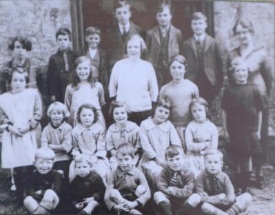Black and white photo of a group of children, possibly a school class, from 1927. Peter Wellman is in the front row, second from the left.