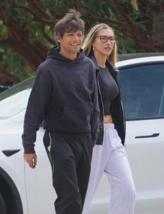 Louis Tomlinson and Zara McDermott holding hands in Malibu.