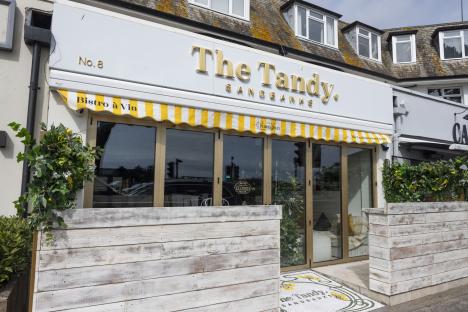 Popular restaurant next to TV chef’s diner in millionaires’ seaside playground suddenly closes over ‘£600k debt’