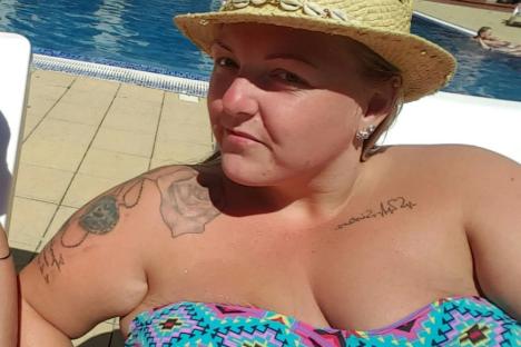 I had to talc my belly folds and cried when I didn’t fit on rollercoasters… so had life-changing £5k ‘mummy makeover’