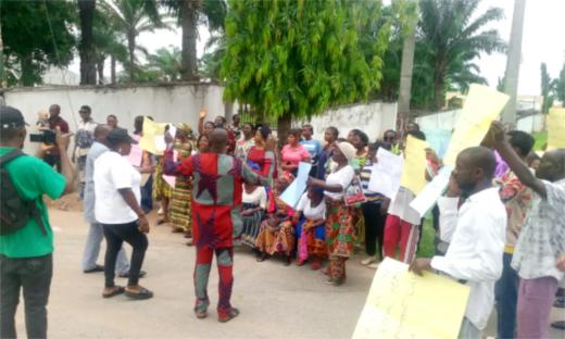 Protest rocks Abia Assembly over hike of fees to N1.1m in Government College Umuahia