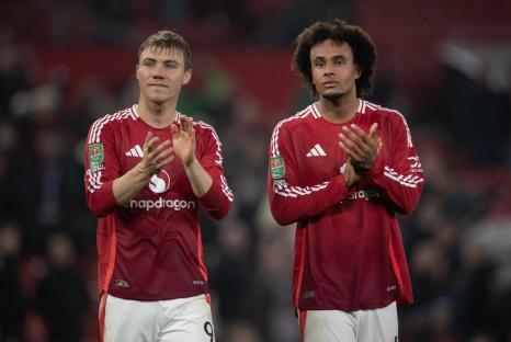 MANCHESTER, ENGLAND - OCTOBER 30: Rasmus Hojlund and Joshua Zirkzee of Manchester United applaud the fans after the Carabao Cup Fourth Round match between Manchester United and Leicester City at Old Trafford on October 30, 2024 in Manchester, England. (Photo by Visionhaus/Getty Images)