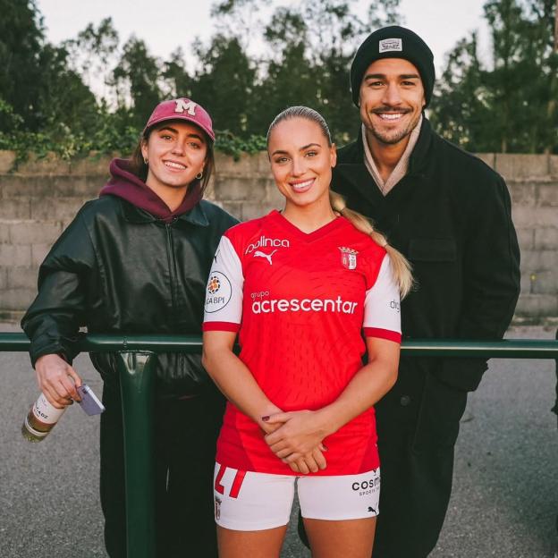Ana Markovic with her sister Kiki Markovic and a man.