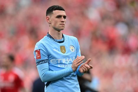 Phil Foden of Manchester City applauding.