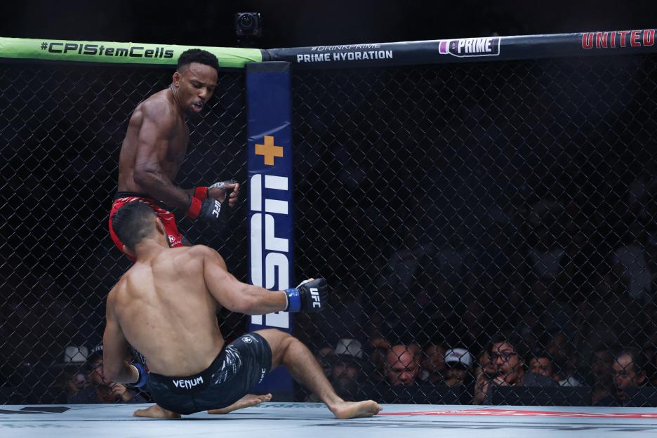 Lerone Murphy (red gloves) fighting Aaron Pico (blue gloves) in a UFC match.