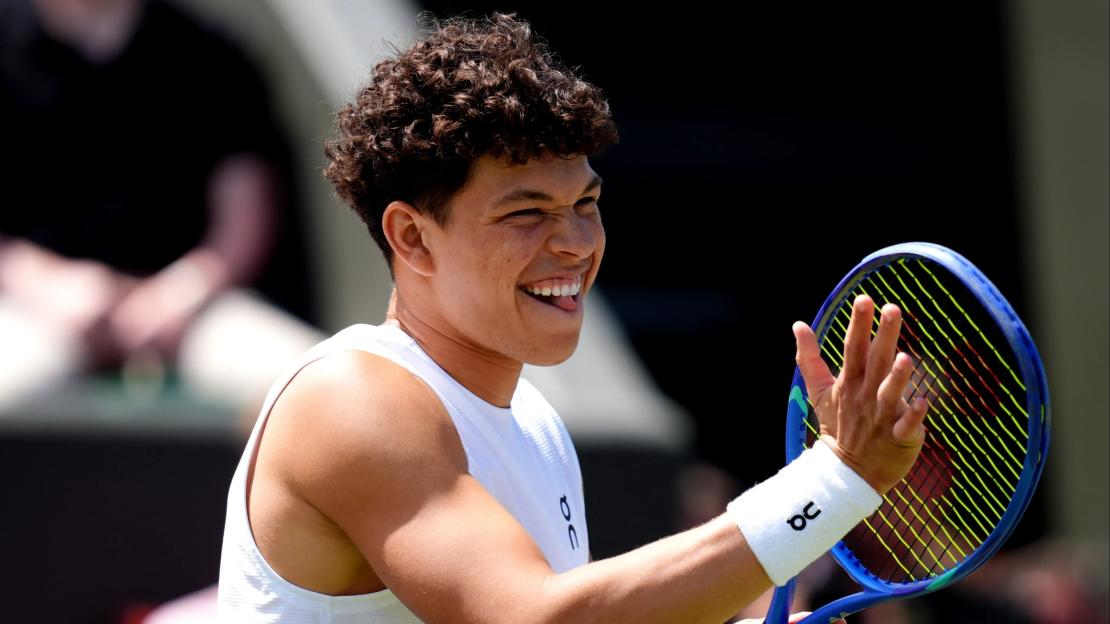 Wimbledon star wins in just 55 SECONDS before issuing apology to fans