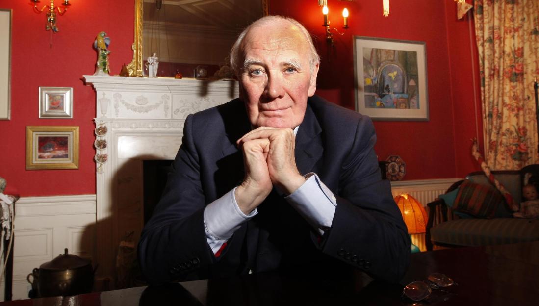How ex-Lib Dem leader Menzies Campbell beat OJ Simpson in 100m race to set record as tributes pour in