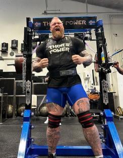 Hafþór JúlÃus Björnsson in a squat rack.