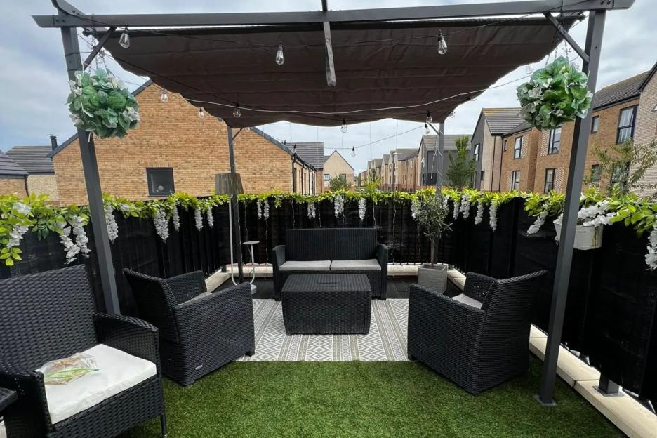 I turned my small balcony into a slice of heaven with £7 grass rolls & £5 hanging baskets from B&M