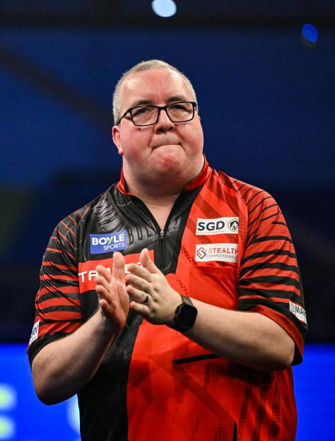 Stephen Bunting clapping at the 2025 PDC Boyle Sports World Grand Prix Darts.