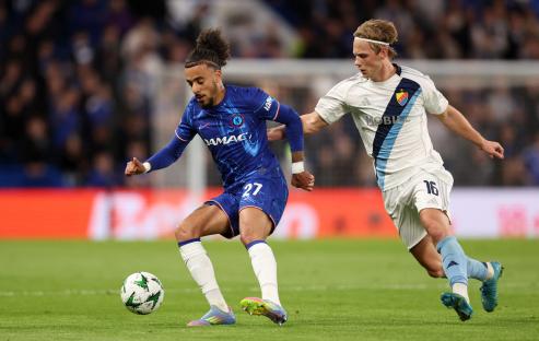 Chelsea's Malo Gusto in action during a soccer match.