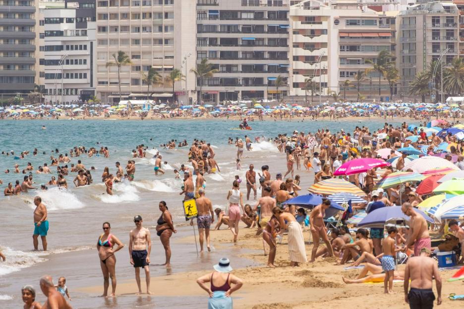 Brits heading to Spain to bask in 44C this week with tourists urged to dodge booze – map shows hottest spots