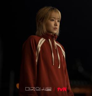 Park Bo Young Breaks Down The Subtle Differences Between Her Twin Roles In “Our Unwritten Seoul”; 9