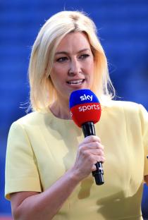 Kelly Cates, Sky Sports presenter, speaking into a microphone.