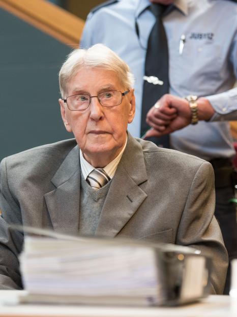 Former SS sergeant Reinhold Hanning in a courtroom.