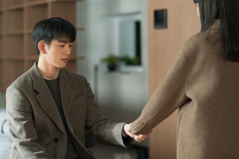 Park Bo Young And GOT7’s Jinyoung Go On Their First Official Date In “Our Unwritten Seoul”