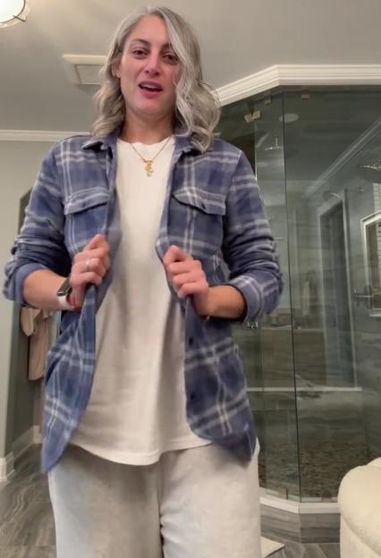 Woman demonstrating a sleeve-keeping hack.