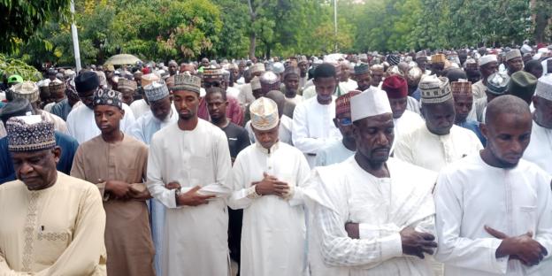 Senator Barau Jibrin, hundreds of residents attend Dantata’s funeral prayers in Kano