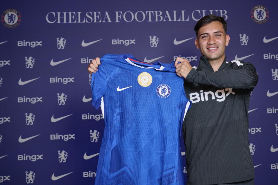 Facundo Buonanotte holding a Chelsea football jersey.