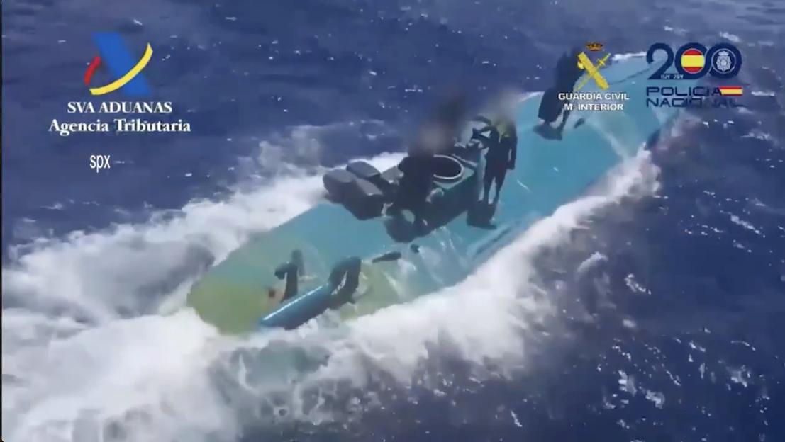 a picture of a boat that says sva aduanas agency tributaria