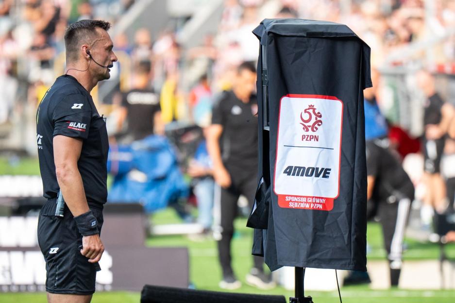 Football set to copy completely different sport’s approach to VAR with managers to be given massive new responsibility