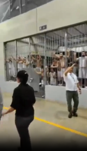 Inmates in a Salvadoran prison yelling at US representatives.