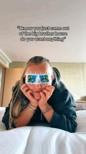 JoJo Siwa wearing a mask and resting her chin on her hands.