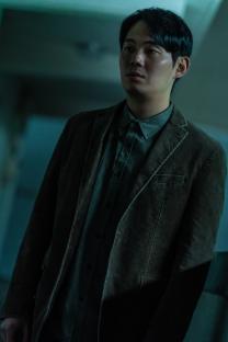 Kim Min Seok, Han Soo Ah, And Ryu Kyung Soo Are Caught In Unsettling Horror Of Mysterious &#8220;Noise&#8221; In New Film 3