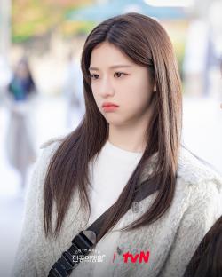 Go Youn Jung Comes Into Her Own During Residency Life In “Resident Playbook” 6
