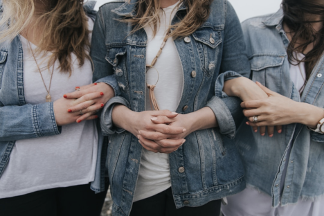 The Timeless Appeal of Women’s Denim Jackets: How to Style for Any Occasion