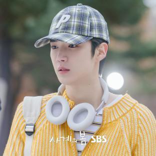 A Smitten Ha Yoo Joon Follows Park Ji Hu All Around Campus In “Spring Of Youth”; 3