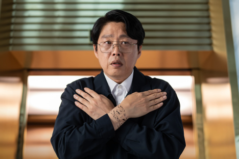 Kim Hee Won Becomes A Superhuman Healer Following Organ Transplant In New Film “Hi-5”