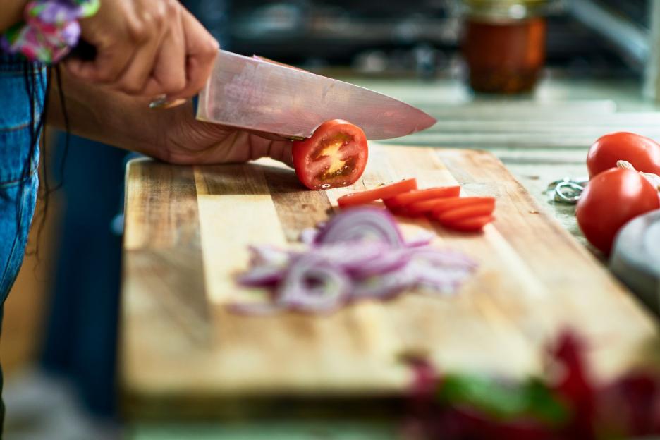 Warning over risky kitchen behaviour seen in millions of households across the country – risk serious food poisoning