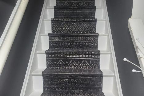 I couldn’t afford a stair runner so used £4 Shein floor mats to get the same look – they’re bouncy, soft & look amazing