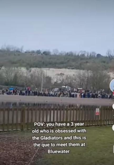 Long queue to meet the Gladiators at Bluewater.